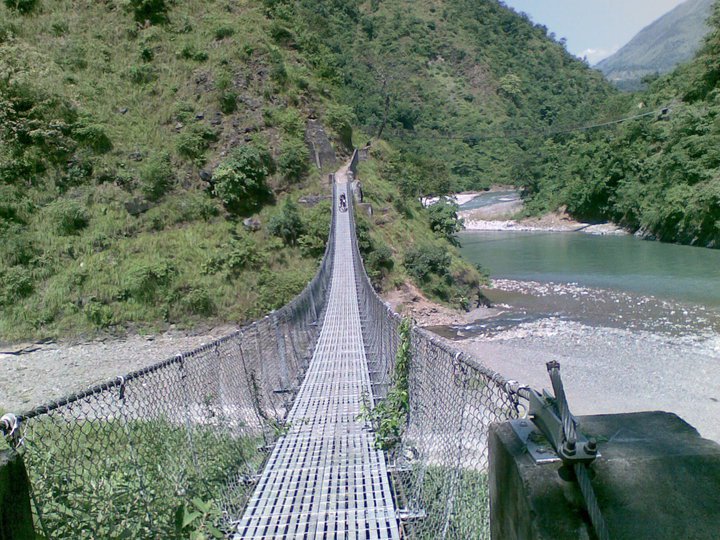 गोरङखोलामा झोलुङ्गे पुल